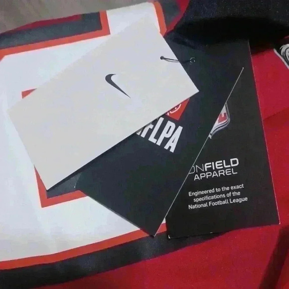 Nike NFL Tampa Bay Buccaneers #12 Tom Brady Men American Football Jersey - Picture 6 of 7